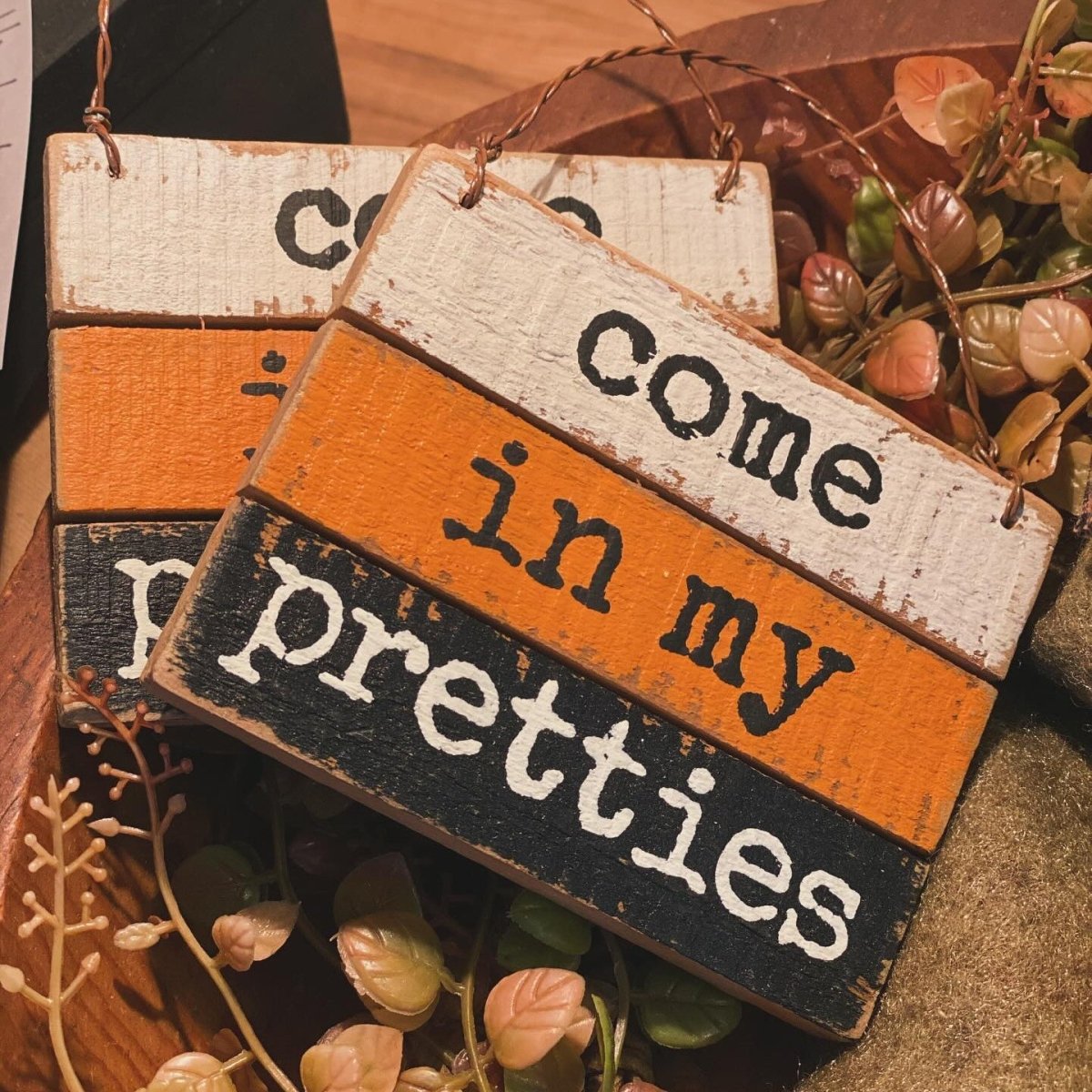Come in My Pretties Wood Slat Ornament Sign - Napa Valley Wildflower Co.