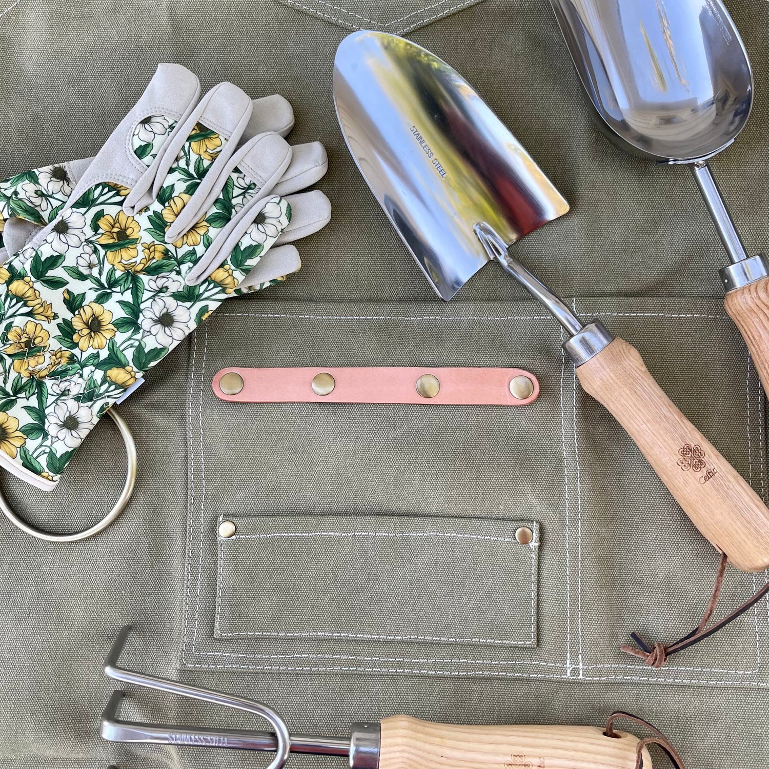 The Gardener's Kit: A Complete Gardening Gift Box