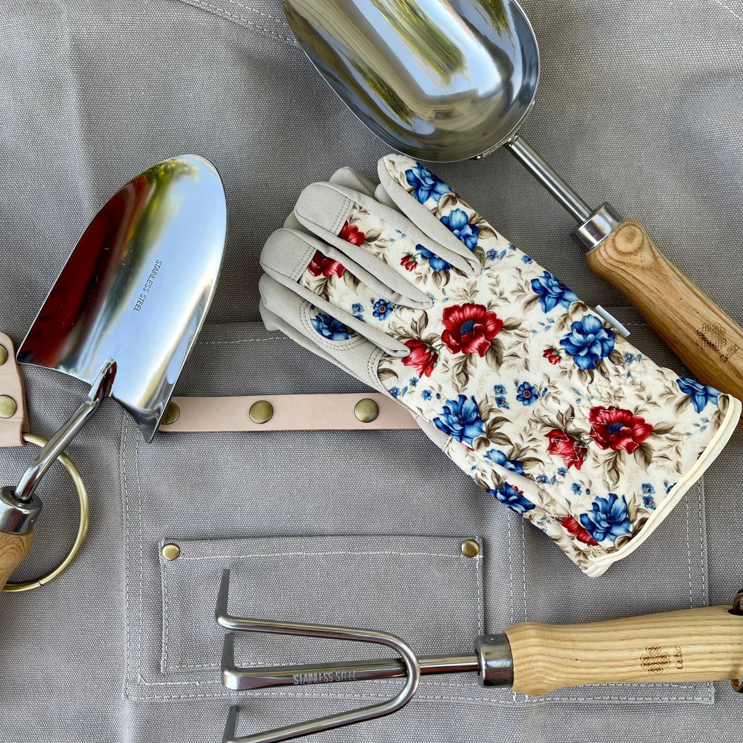 The Gardener's Kit: A Complete Gardening Gift Box