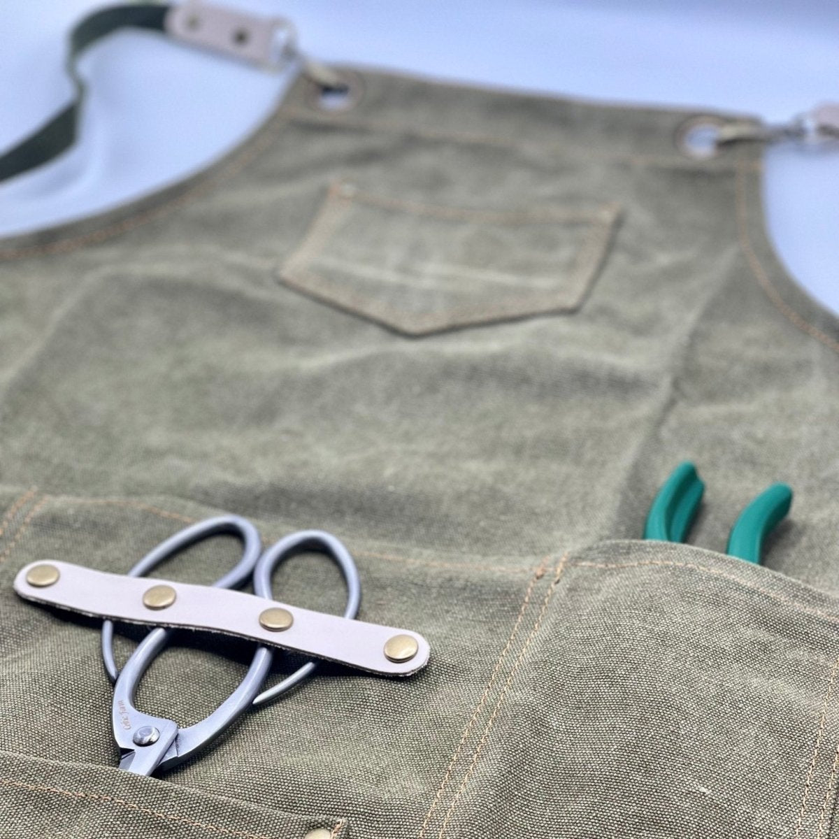 The Gardener's Waxed Canvas Apron - Napa Valley Wildflower Co.