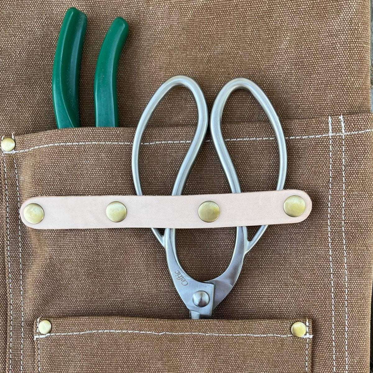 The Gardener's Waxed Canvas Apron - Napa Valley Wildflower Co.