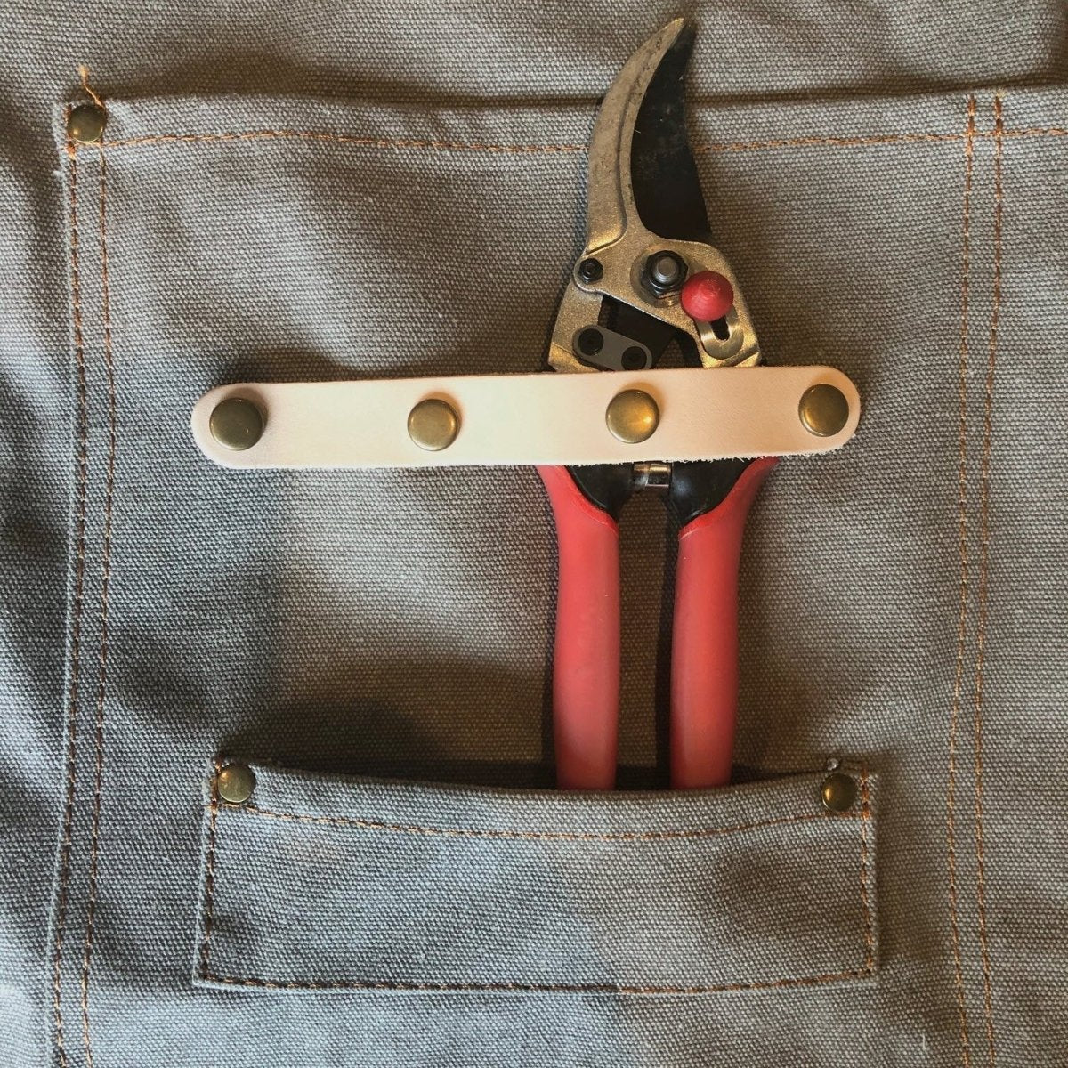 The Gardener's Waxed Canvas Apron - Napa Valley Wildflower Co.